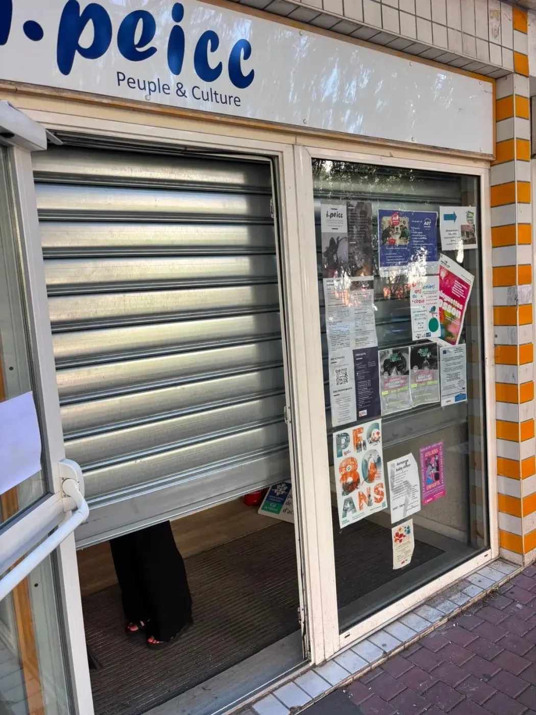 Déblocage de rideau métallique bloqué à Marseille 8
