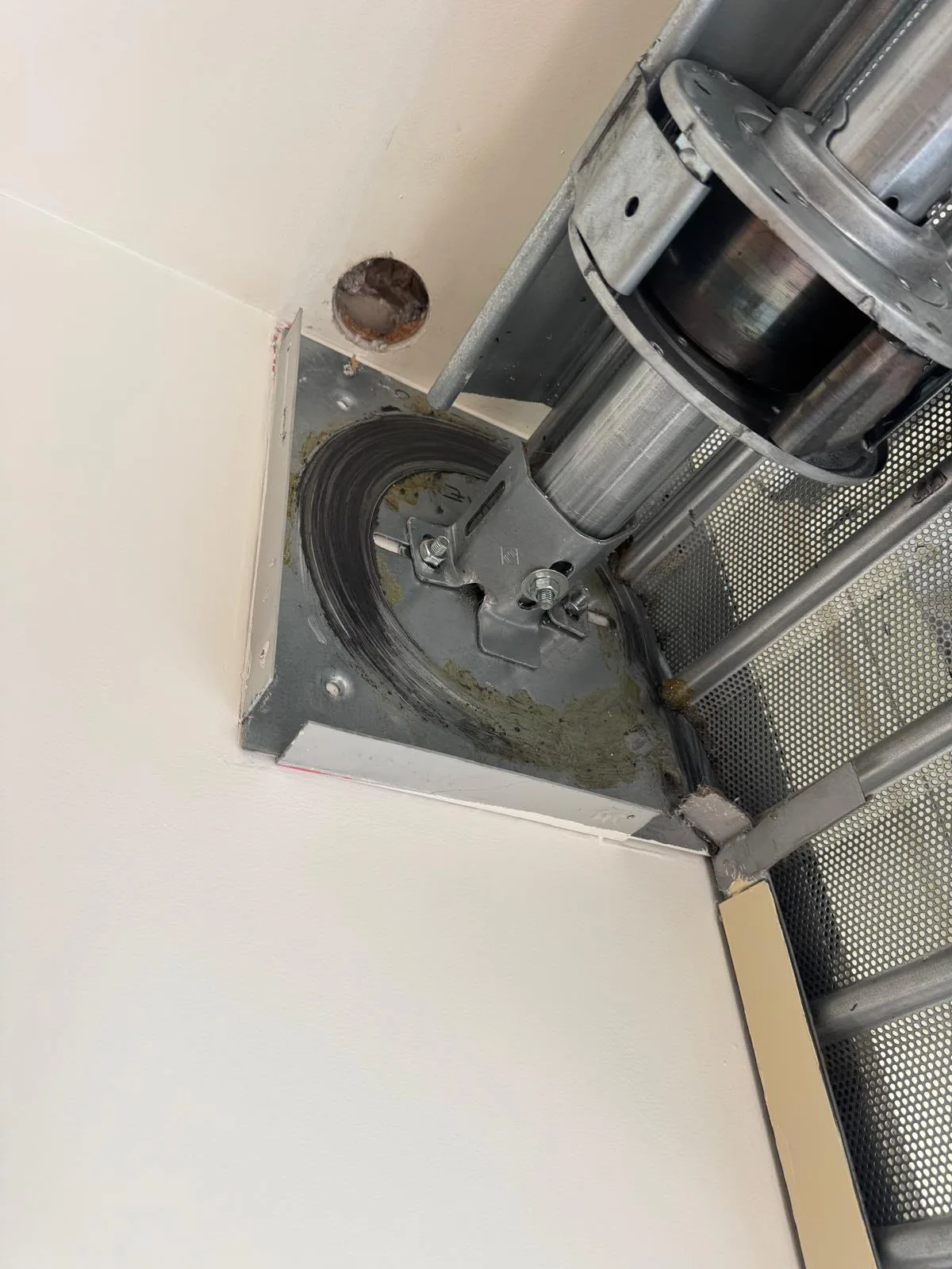 Motorisation de rideau métallique à Marseille 8