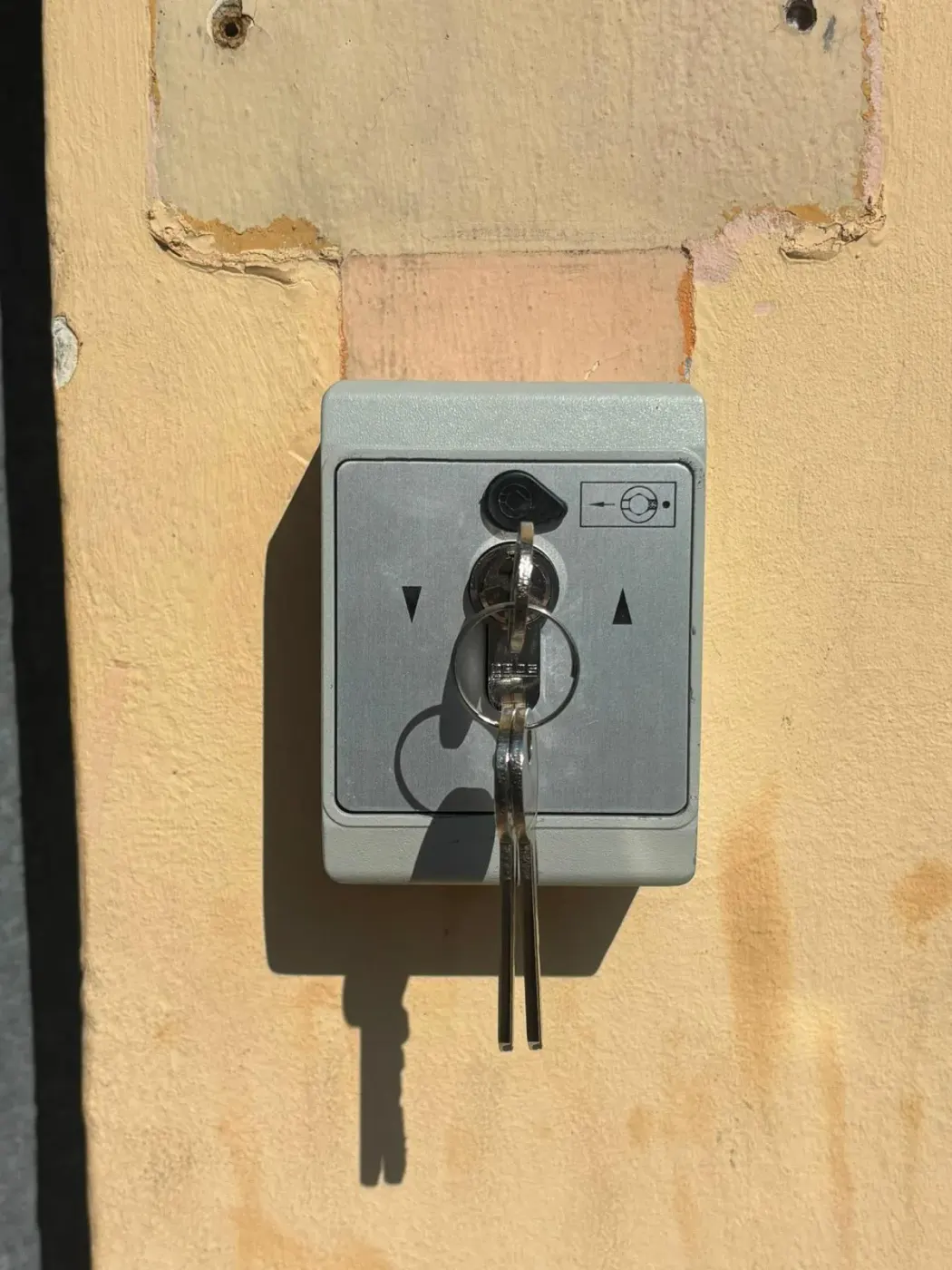 Motorisation de rideau métallique à Marseille 8